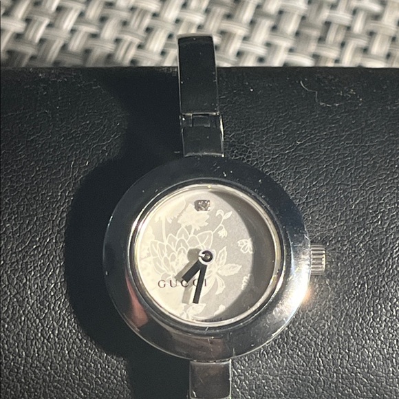 Gucci Metallic Floral Timepiece - Picture 1 of 4